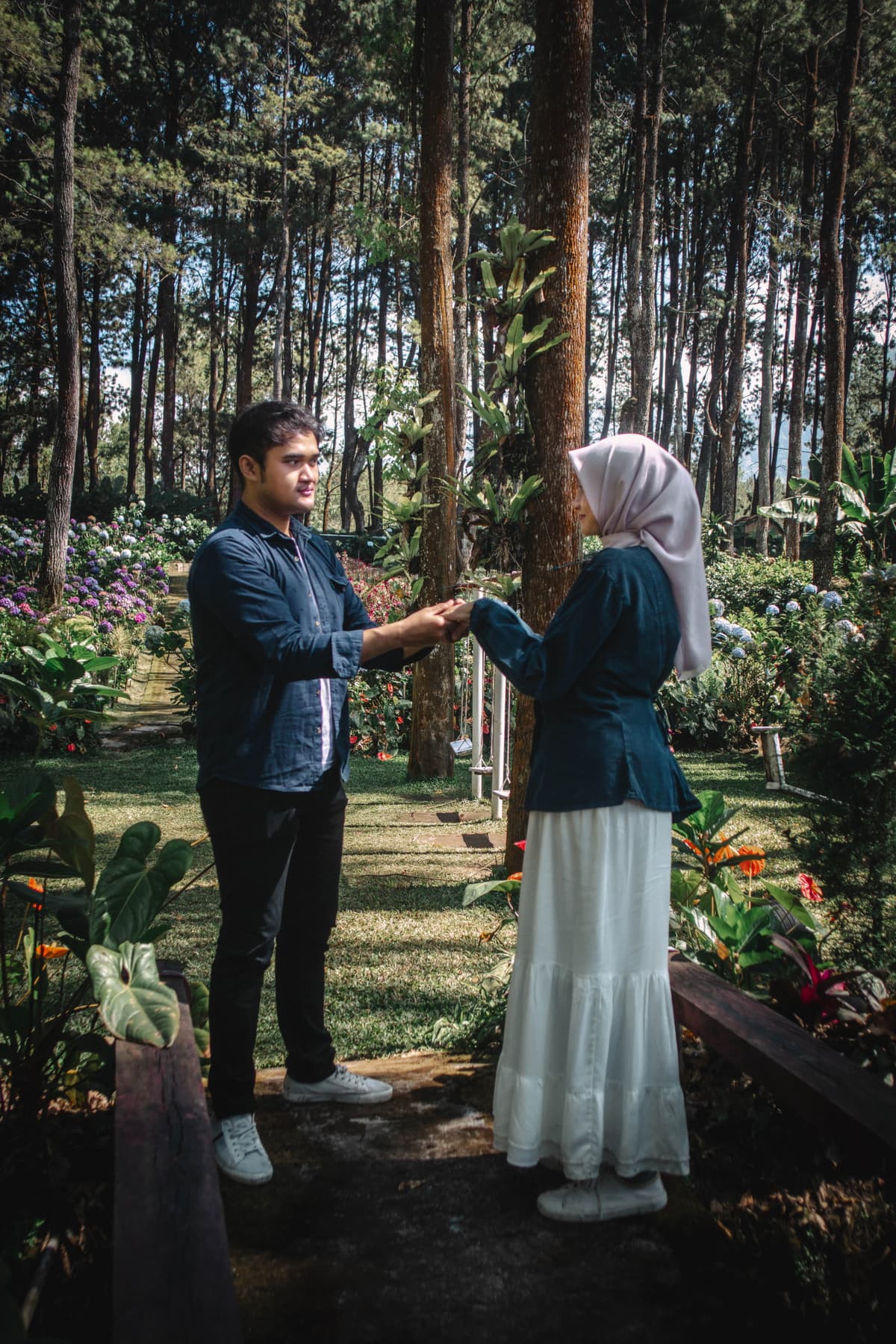 Farah & Aris moment 14